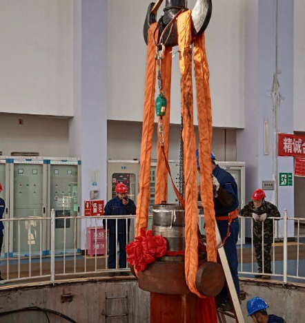 水輪發電機組轉子吊裝中防墜器的作用